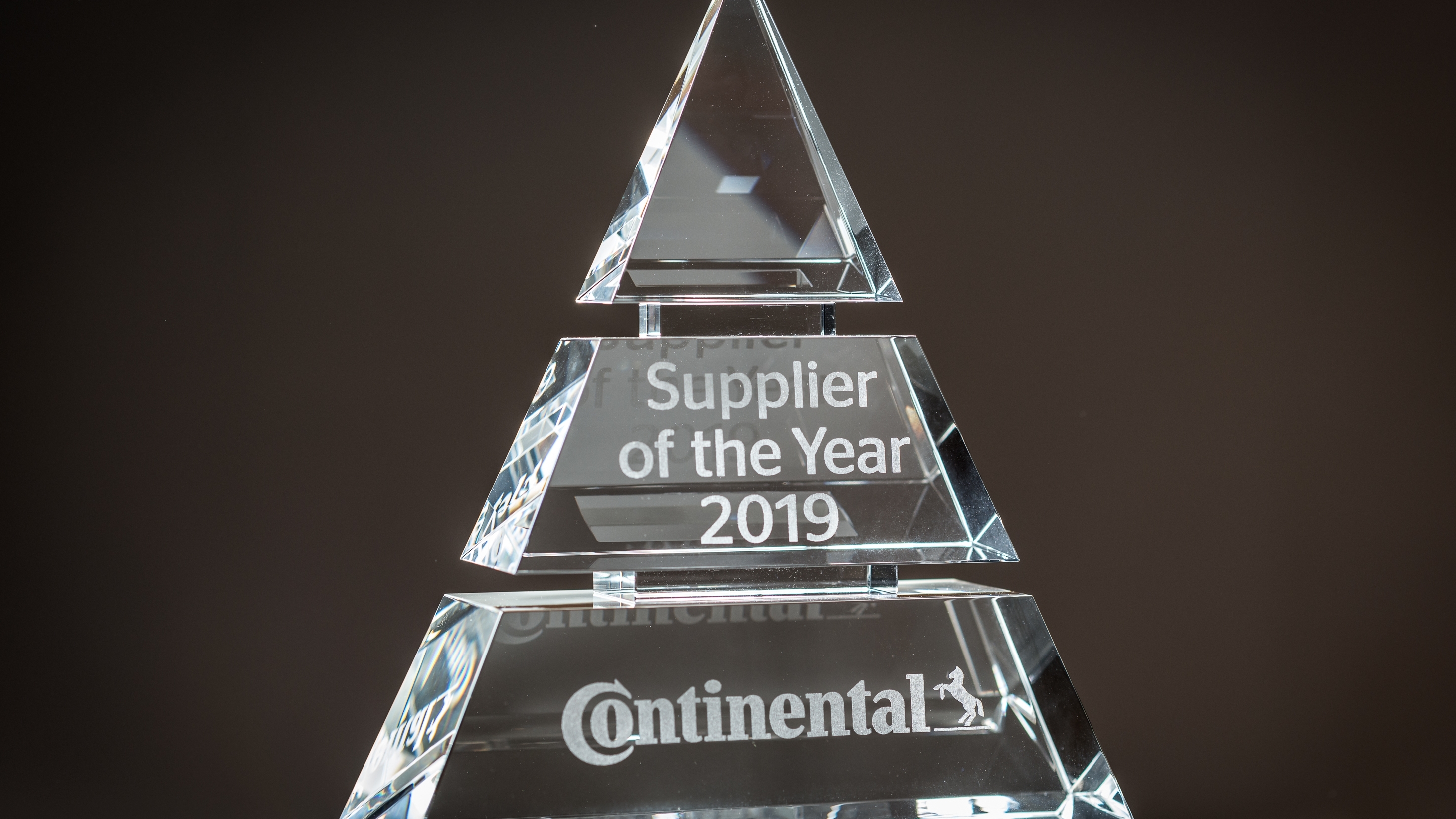 Continental zeichnet ROHM Semiconductor mit "Supplier of the Year 2019 Award" aus