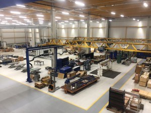 Blitzblanker Maschinenpark, Hebebühnen in Reih und Glied – Alfa Laval ist bereit für Serviceaufträge