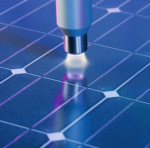 Abb. 1: In der Solarindustrie gibt es verschiedene Anwendungsbereiche für Plasmatechnologie (Foto: Plasmatreat)